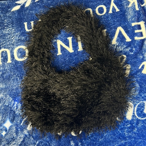 Black furry purse - Picture 3 of 5